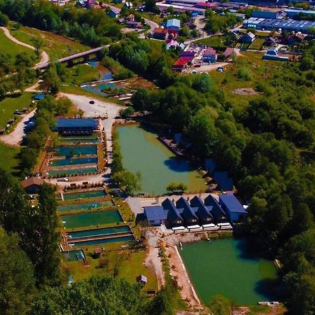Pastravaria Zavoi Valea Danului Exterior foto