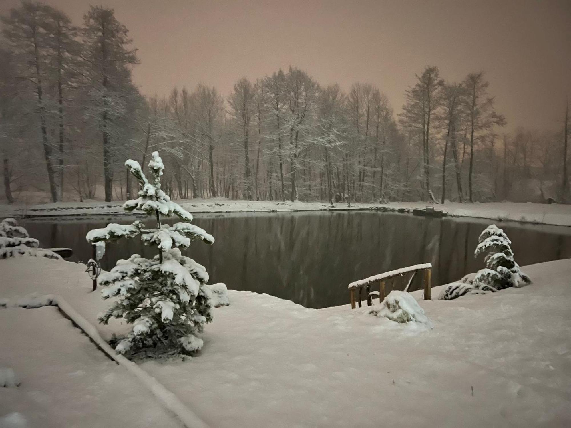 Pastravaria Zavoi Valea Danului Exterior foto