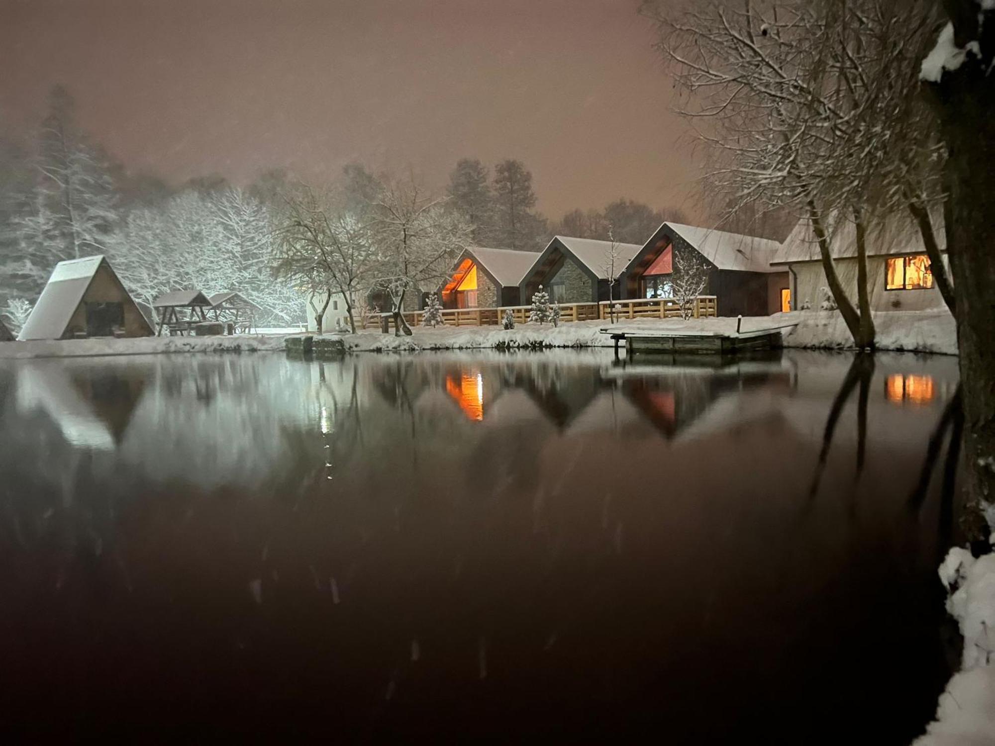 Pastravaria Zavoi Valea Danului Exterior foto